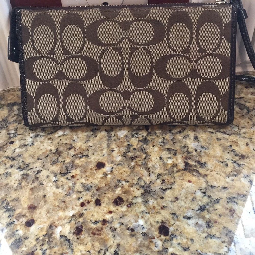 Coach wristlet - Picture 3 of 6